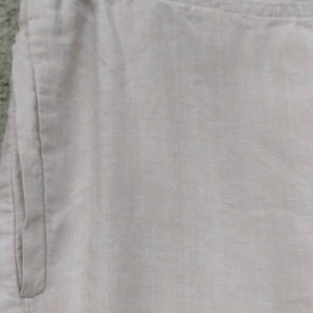 Poetry Cream Linen Shorts 2 - Picture 4 of 8